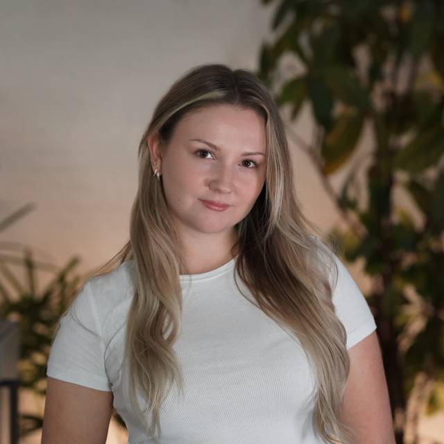 Xenia Tarlovska | Social Media Manager